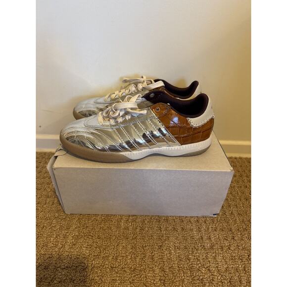 Athletic_Shoes